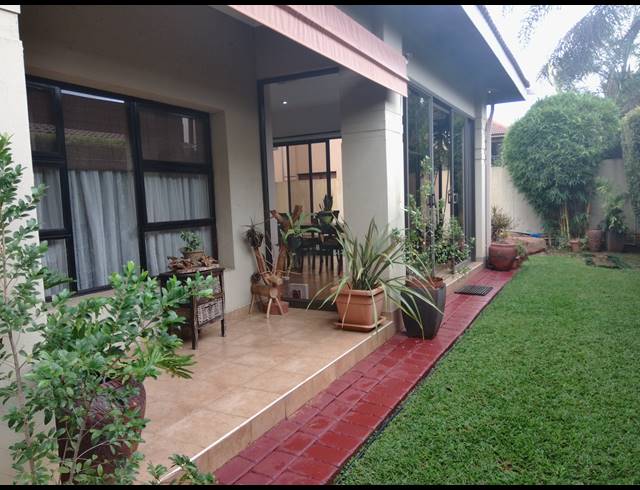 3 BEDROOM HOUSE FOR SALE IN PECANWOOD ESTATE
